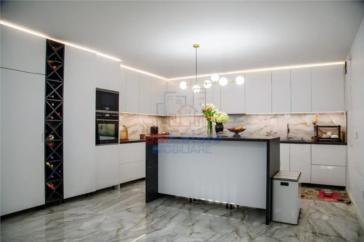 Casa intr-o zona linistita cu garaj si teren-1091 mp - foto 14