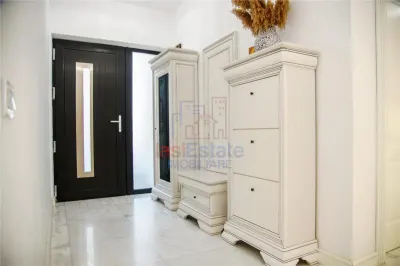 Casa intr-o zona linistita cu garaj si teren-1091 mp - foto 17