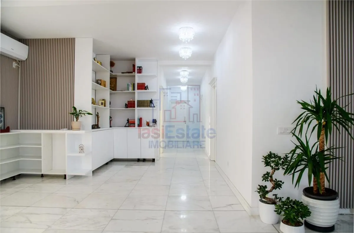 Casa intr-o zona linistita cu garaj si teren-1091 mp - foto 5