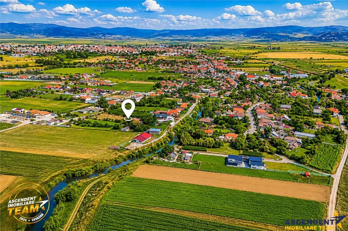 FILM! 2.200 mp, teren intravilan de vanzare in Targu-Secuiesc, Ruseni. - foto 1