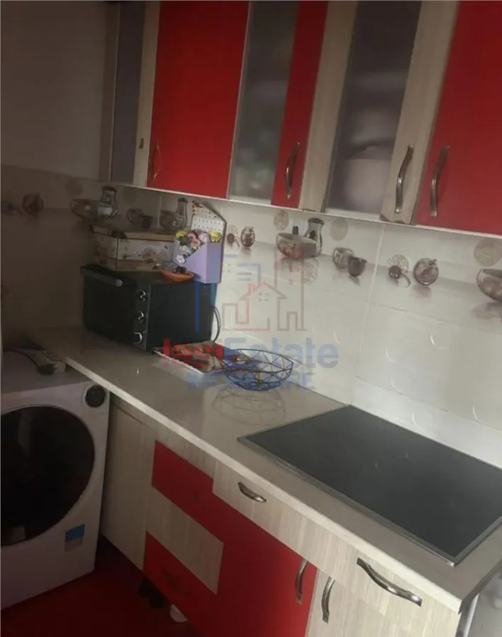 Garsoniera, Etaj 2, apropiere Podu Ros - foto 1