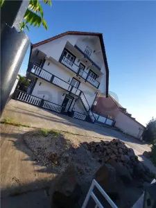 RECO Pensiune / azil cu 2 etaje si hala mare in Ineu de Cris - foto 7