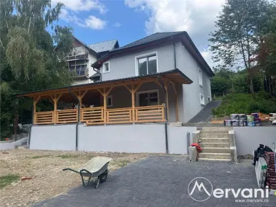 Casa de vanzare cu 2 apartamente in Azuga - Azuga