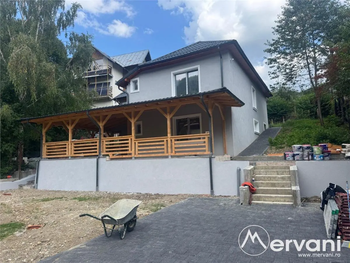 Casa de vanzare cu 2 apartamente in Azuga - foto 1