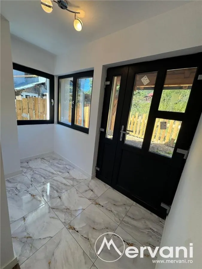 Casa de vanzare cu 2 apartamente in Azuga - foto 12