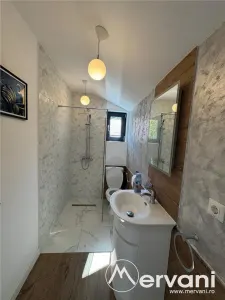 Casa de vanzare cu 2 apartamente in Azuga - foto 20