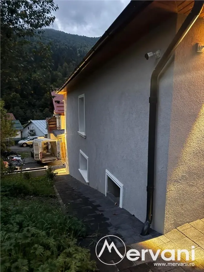 Casa de vanzare cu 2 apartamente in Azuga - foto 3