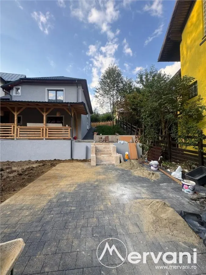 Casa de vanzare cu 2 apartamente in Azuga - foto 8