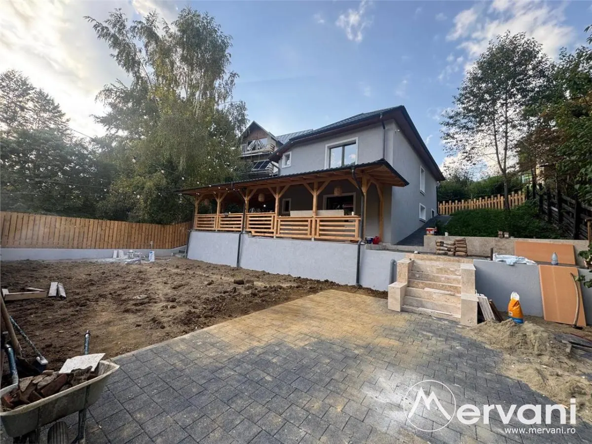Casa de vanzare cu 2 apartamente in Azuga - foto 9