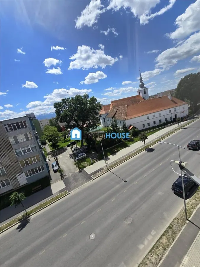 Apartament decomandat cu 3 camere, 2 bai si 3 balcoane  Str. Tabacari, Fagaras - foto 2