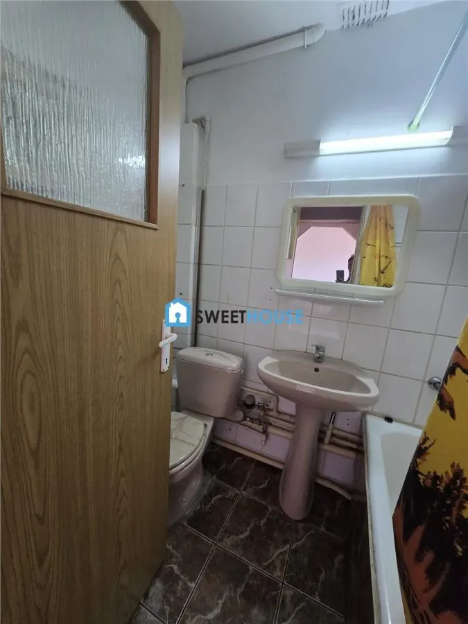 Apartament decomandat cu 3 camere, 2 bai si 3 balcoane  Str. Tabacari, Fagaras - foto 14