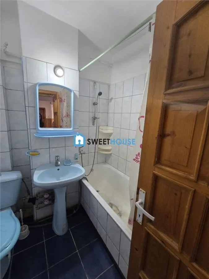 Apartament decomandat cu 3 camere, 2 bai si 3 balcoane  Str. Tabacari, Fagaras - foto 15