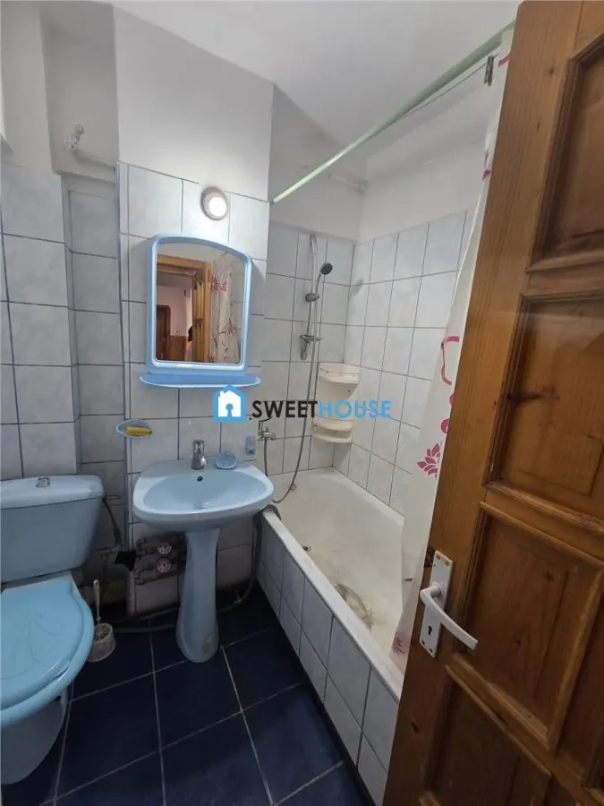 Apartament decomandat cu 3 camere, 2 bai si 3 balcoane  Str. Tabacari, Fagaras - foto 10