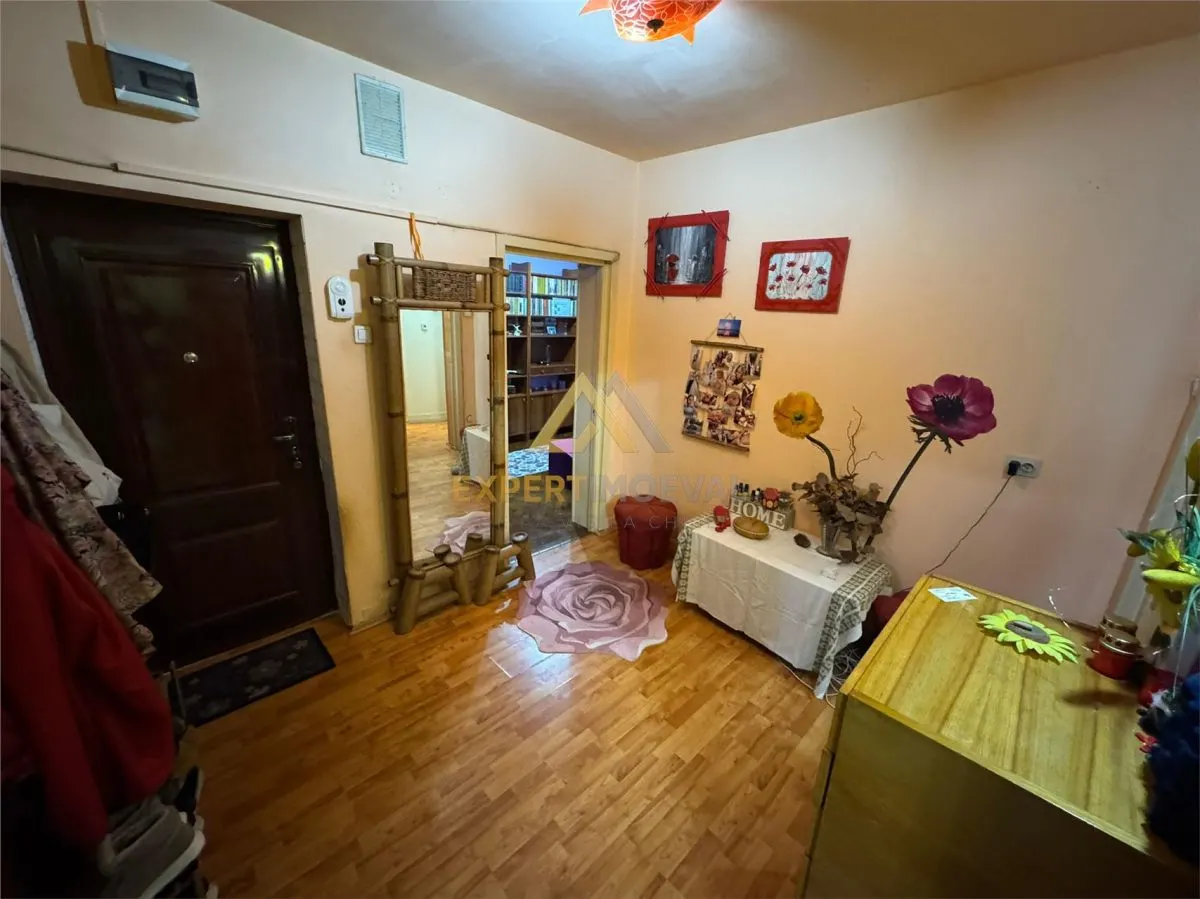Apartament de vanzare cu 4 camere, Str. Moldovei-Central - foto 3