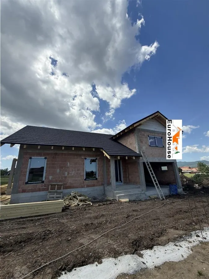 Casa De Vanzare P+E+M In Alba Iulia , Zona Oarda - foto 1