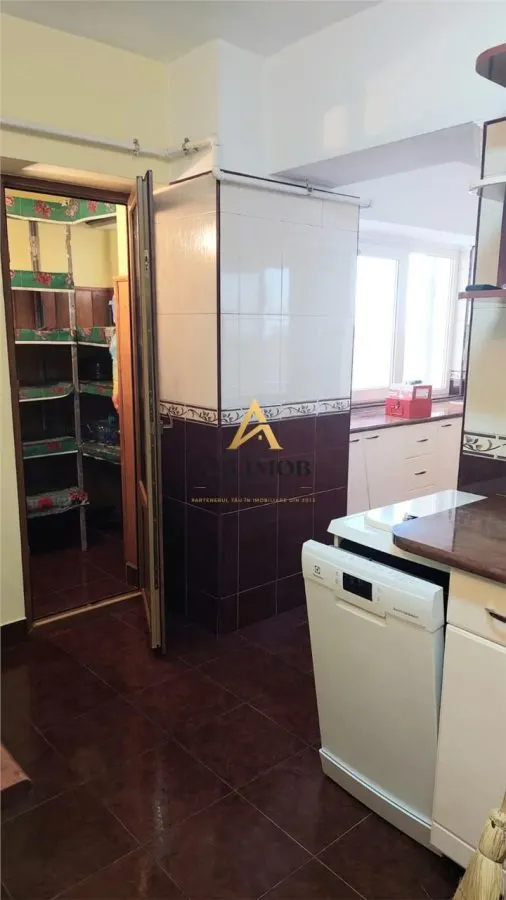 Apartament 4 camere in Targoviste,zona CFR - foto 11