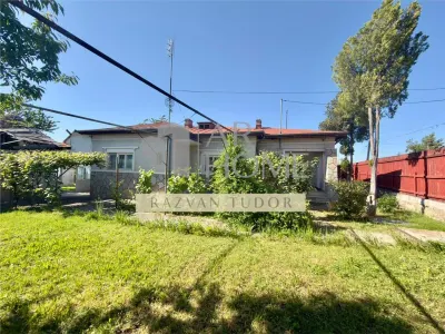 Casa 4 camere , cu beci ,1681m2 teren , Boldesti Scaeni - Boldesti-Scaeni