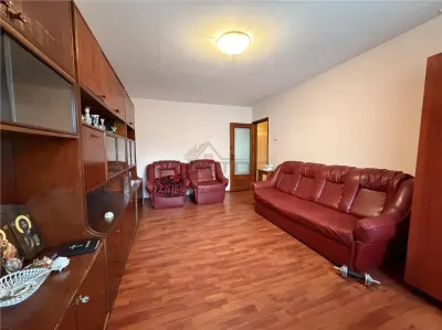 Apartament 2 camere, etajul 3, decomandat- Nicolina - foto 2