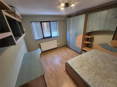 Inchiriere apartament cu 4 camere zona Republicii - foto 7