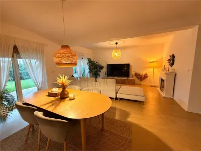 GIROC - DUPLEX - 4 CAMERE - 2 BAI - GARAJ - CURTE - foto 2