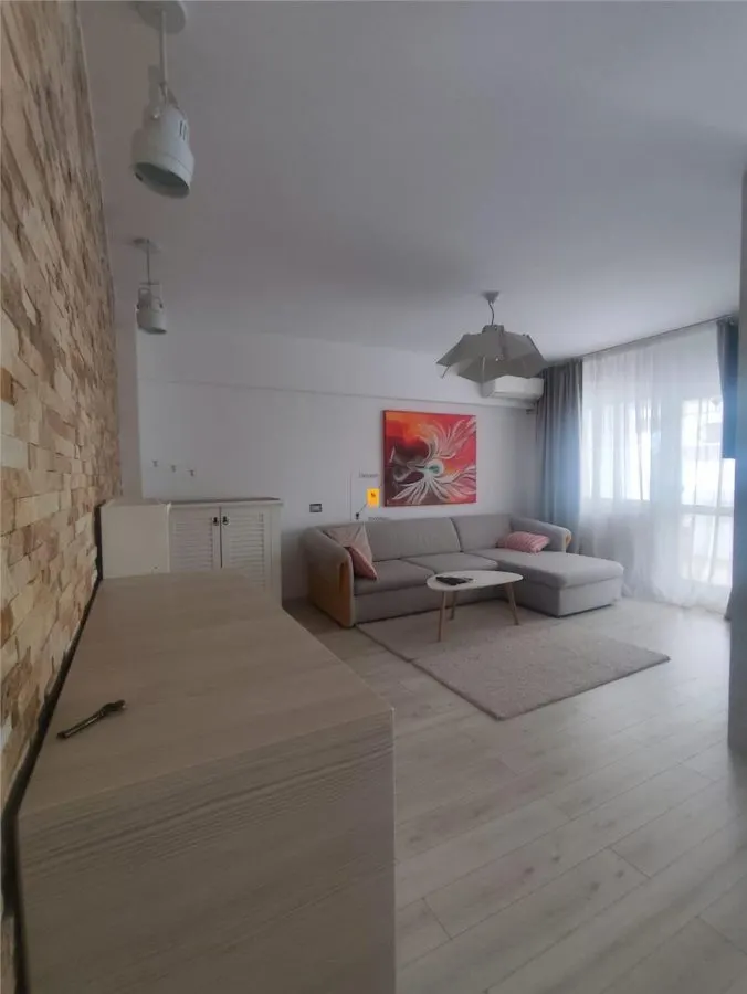 Inchiriere apartament  3 camere zona Centrala - foto 1