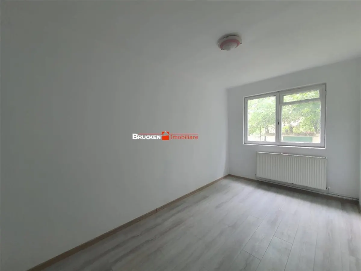 Apartament cu 2 camere de vanzare - foto 3