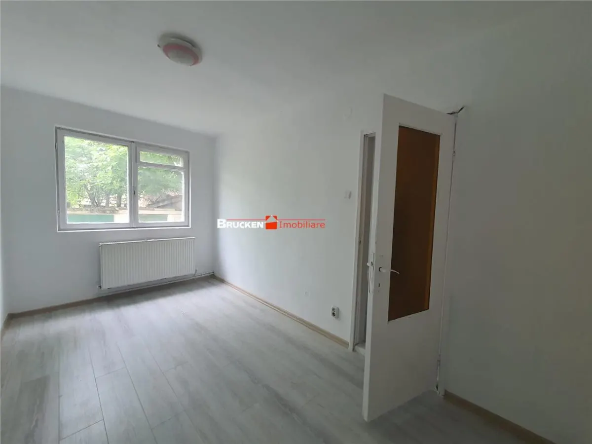 Apartament cu 2 camere de vanzare - foto 4