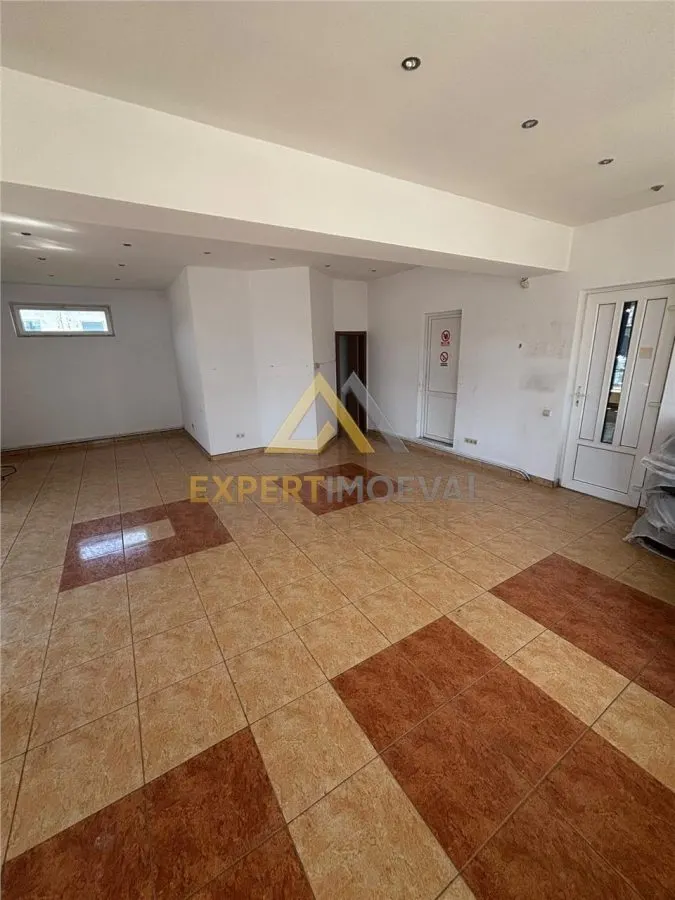 CLADIRE DE BIROURI DE INCHIRIAT IN BAIA MARE B DUL INDEPENDENTEI VIS A VIS DE VENETIA SHOWROOM - foto 2