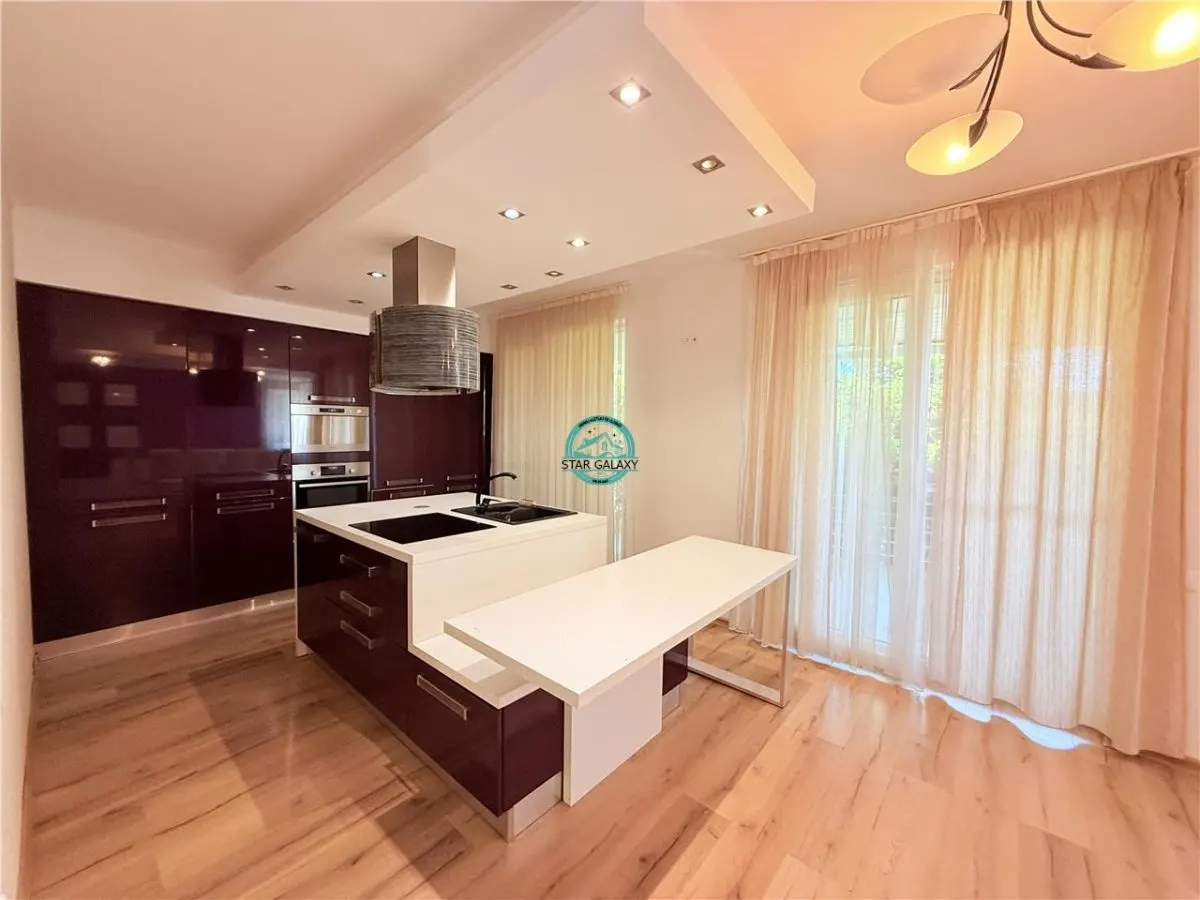 Vand casa in Sancrai cu 5 camere, 2 bai avand un teren generos de 1000mp - foto 1