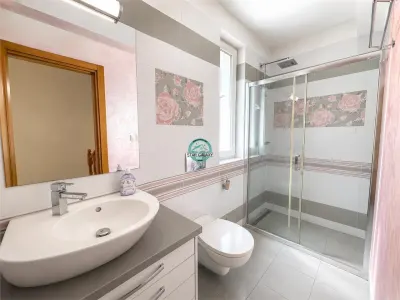 Vand casa in Sancrai cu 5 camere, 2 bai avand un teren generos de 1000mp - foto 5