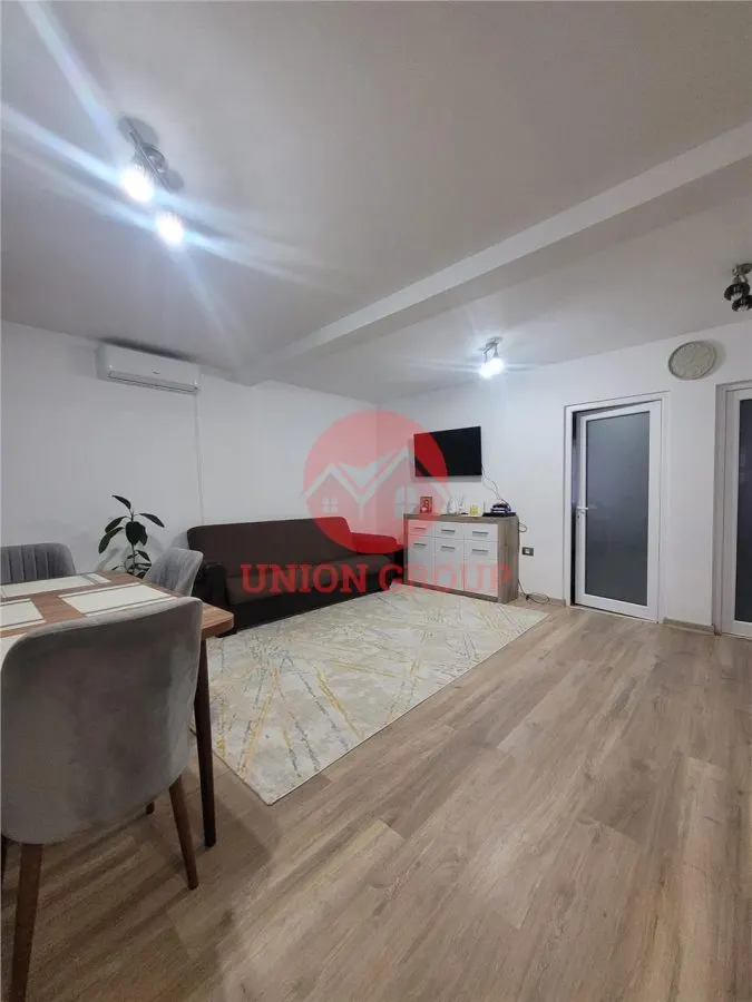 Casa in Stare Excelenta si Teren 230 mp, Lumina - foto 1