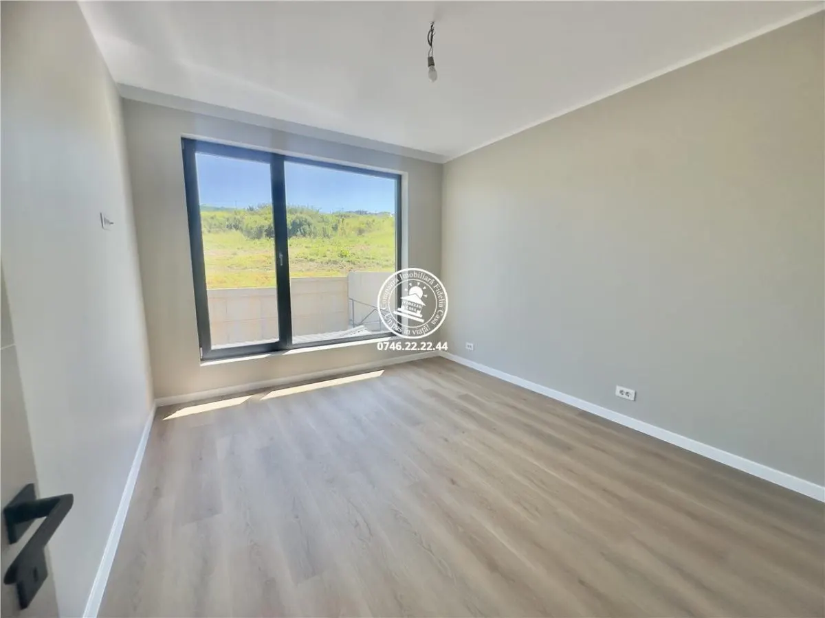 Vila  de vanzare  Visani, - foto 12