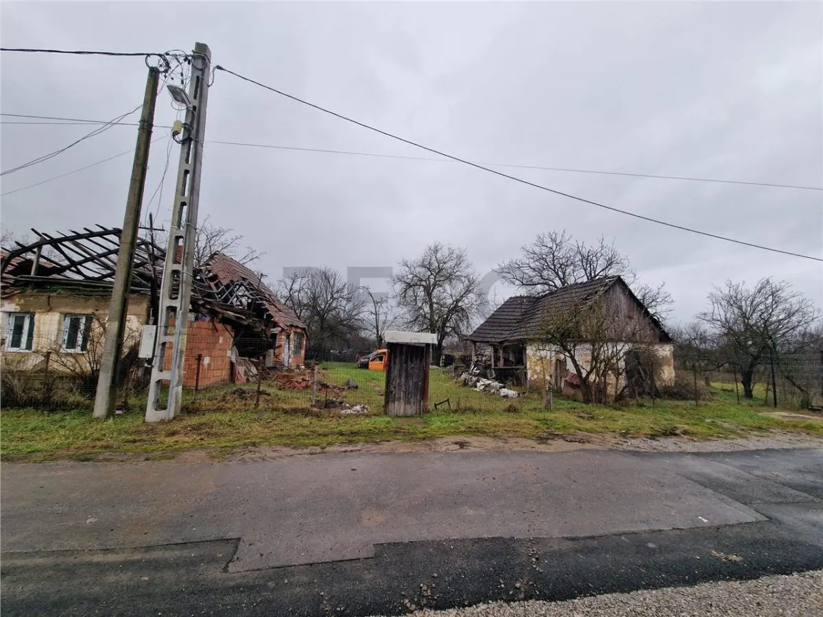 RECO Teren mare cu 2 case de demolat in Gepiu - foto 1