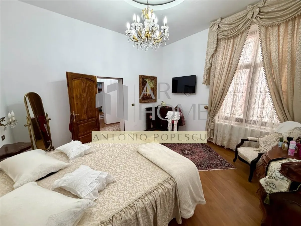 Casa 11 camere D+P,cu o arhitectura deosebita, ultracentral, Ploiesti. - foto 12