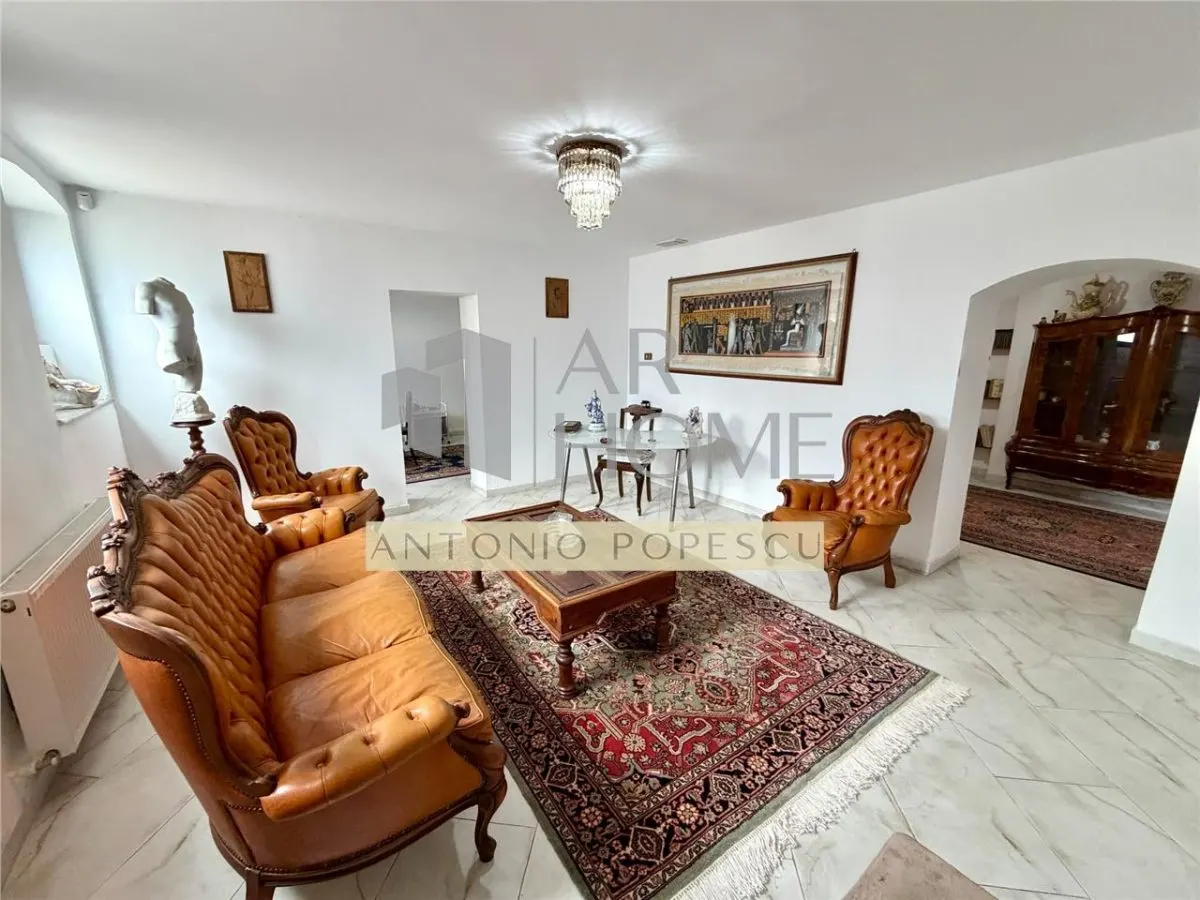 Casa 11 camere D+P,cu o arhitectura deosebita, ultracentral, Ploiesti. - foto 13