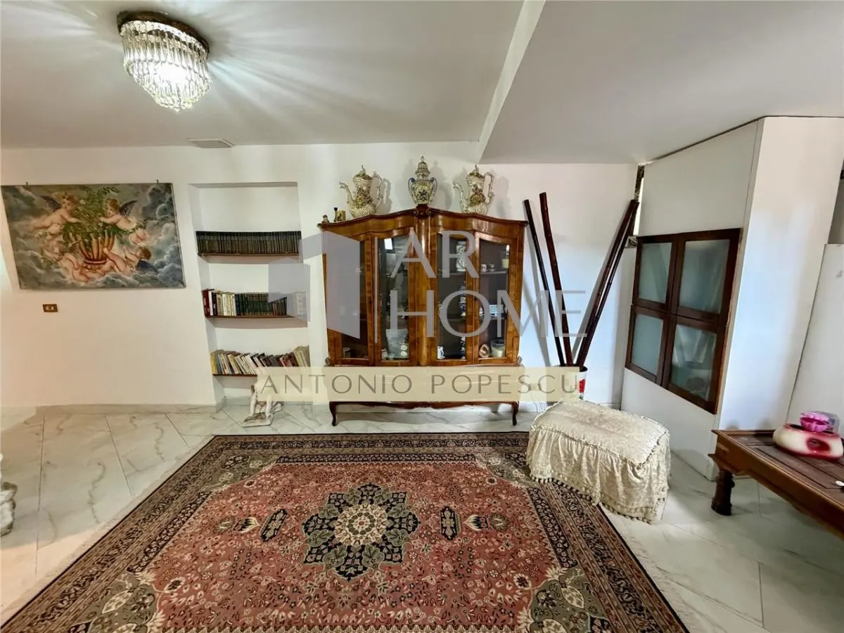 Casa 11 camere D+P,cu o arhitectura deosebita, ultracentral, Ploiesti. - foto 14