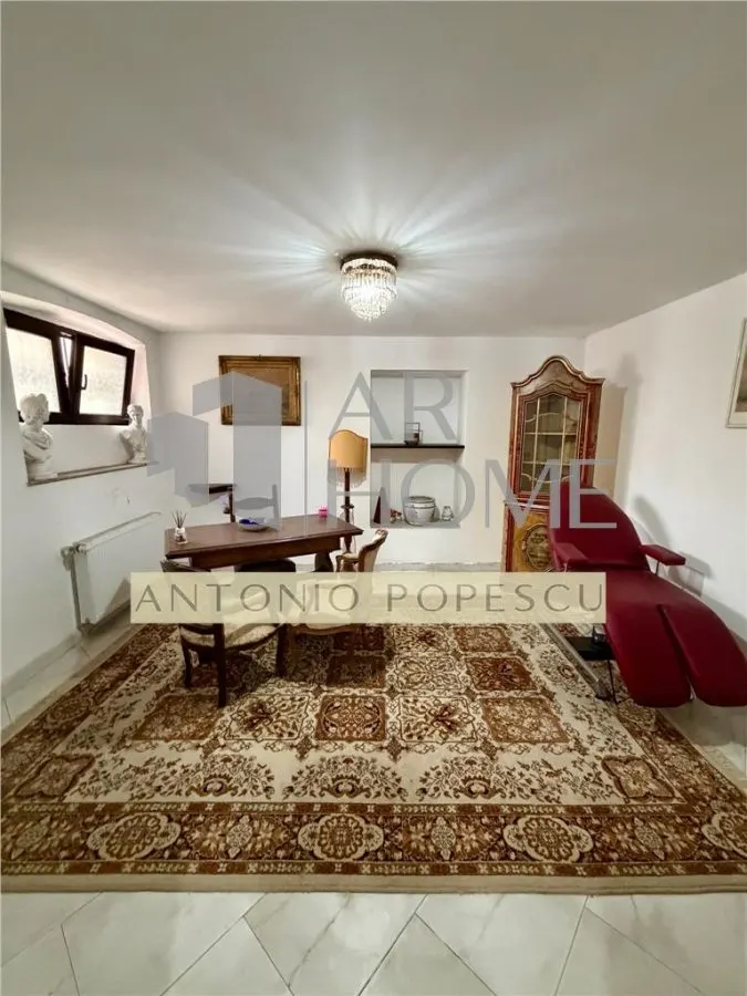 Casa 11 camere D+P,cu o arhitectura deosebita, ultracentral, Ploiesti. - foto 15