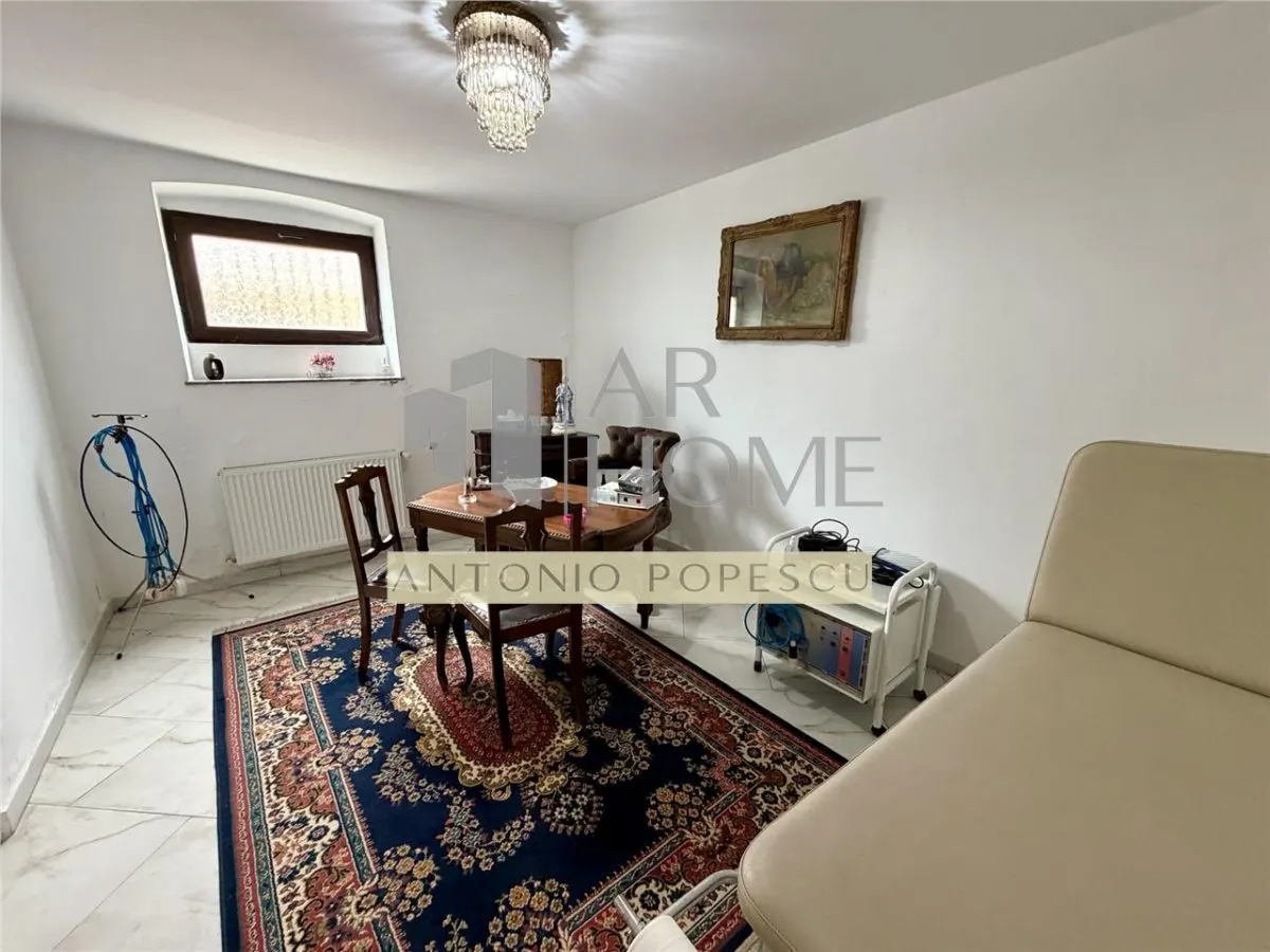 Casa 11 camere D+P,cu o arhitectura deosebita, ultracentral, Ploiesti. - foto 16