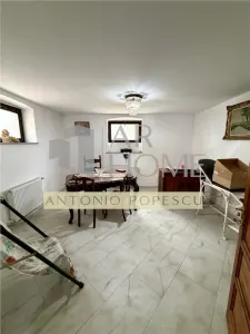 Casa 11 camere D+P,cu o arhitectura deosebita, ultracentral, Ploiesti. - foto 17