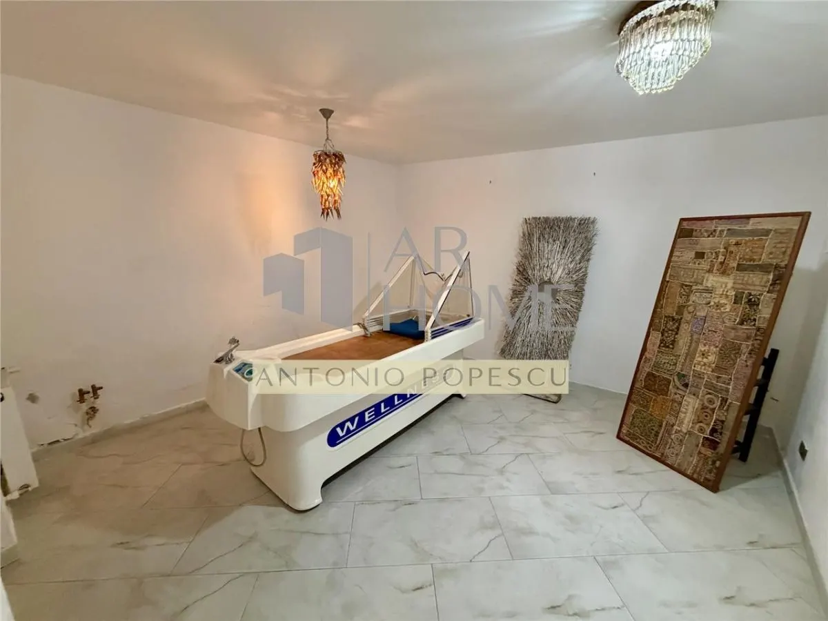 Casa 11 camere D+P,cu o arhitectura deosebita, ultracentral, Ploiesti. - foto 18