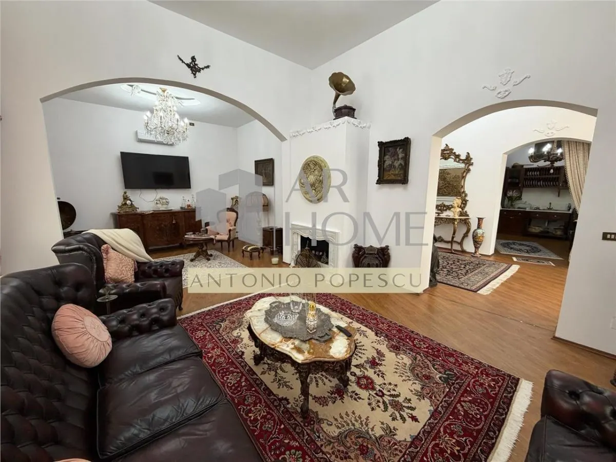 Casa 11 camere D+P,cu o arhitectura deosebita, ultracentral, Ploiesti. - foto 3
