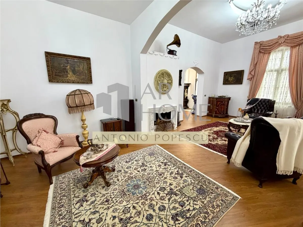 Casa 11 camere D+P,cu o arhitectura deosebita, ultracentral, Ploiesti. - foto 4