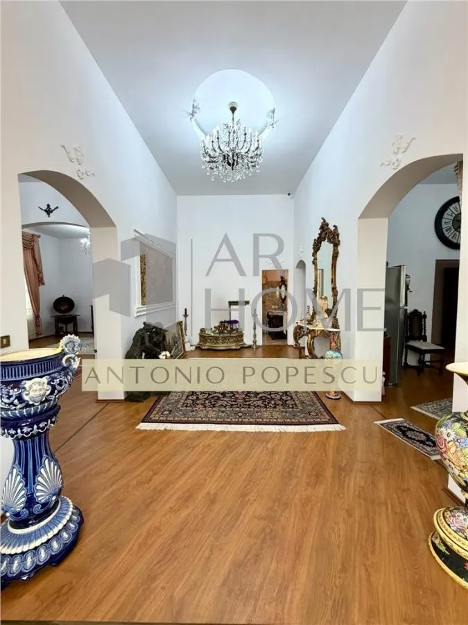 Casa 11 camere D+P,cu o arhitectura deosebita, ultracentral, Ploiesti. - foto 5
