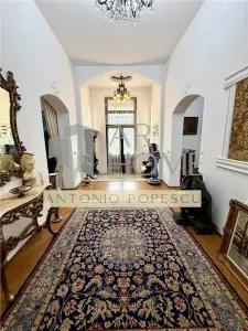 Casa 11 camere D+P,cu o arhitectura deosebita, ultracentral, Ploiesti. - foto 7