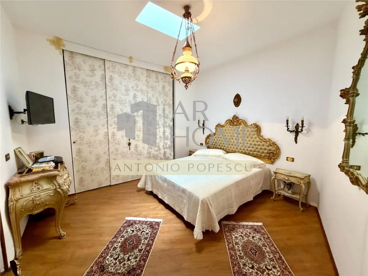 Casa 11 camere D+P,cu o arhitectura deosebita, ultracentral, Ploiesti. - foto 10