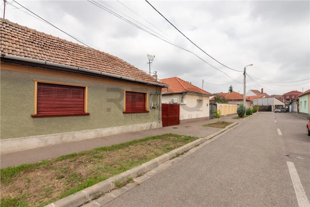 RECO Casa renovabila cu teren de 620 mp in Cantemir - foto 1