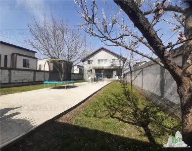 Casa spatioasa cu 8 camere si teren de 801 mp - ideala pentru 2 familii - foto 1