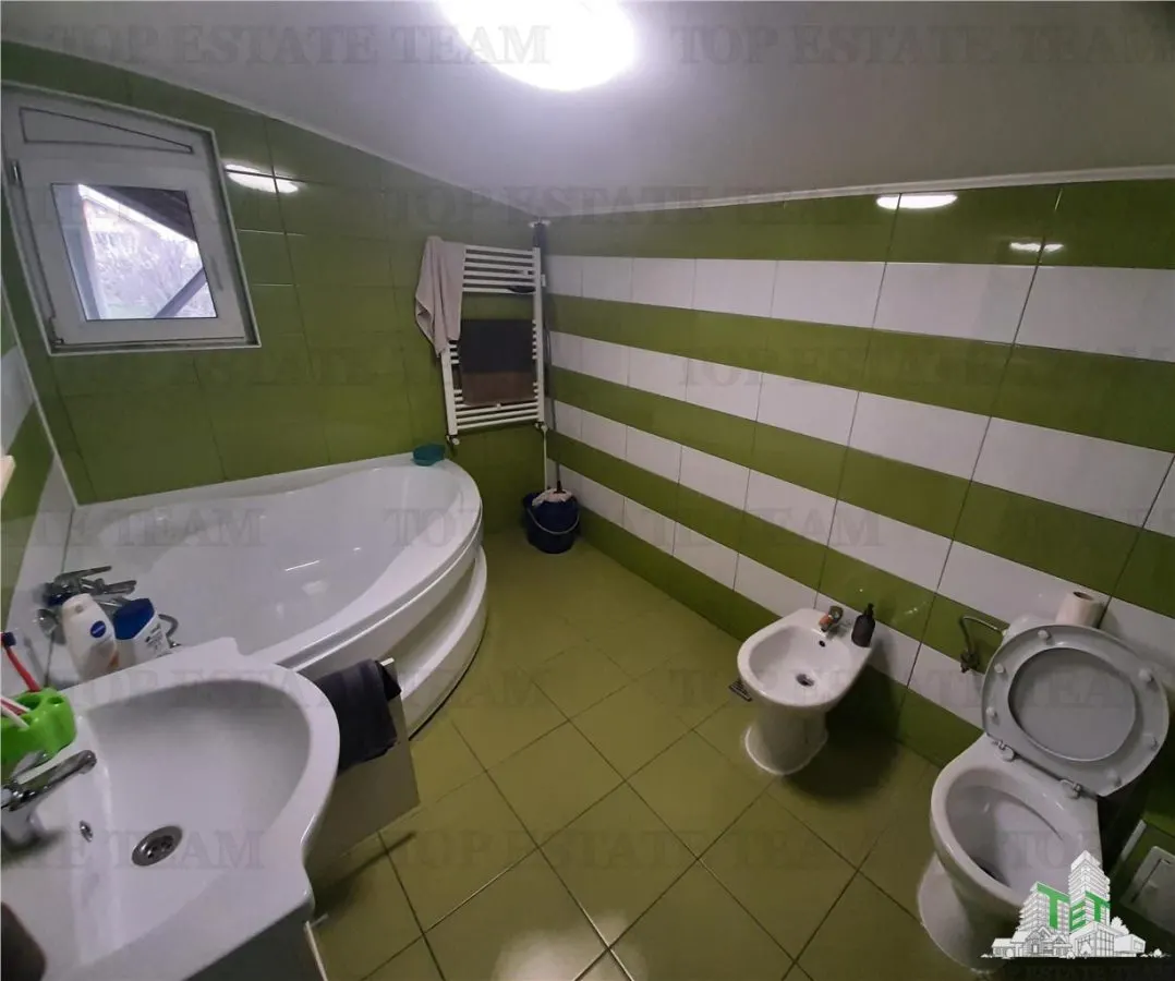Casa spatioasa cu 8 camere si teren de 801 mp - ideala pentru 2 familii - foto 24