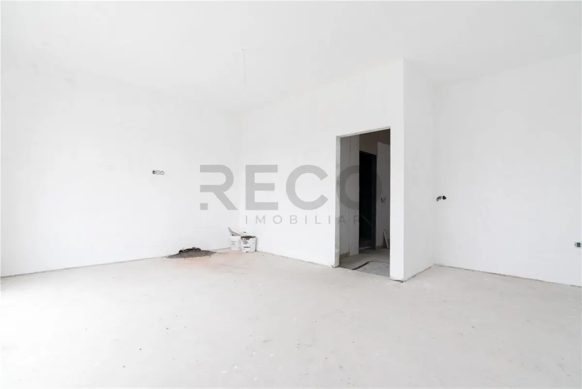 RECO apartament cu 3 camere parter + 2 etaje Oradea zona dealuri - foto 3