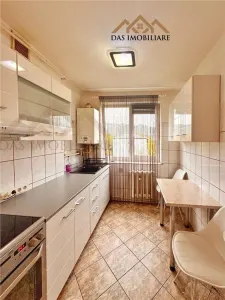 Apartament 2 camere, ultracentral, etaj 3 din 4 - foto 2